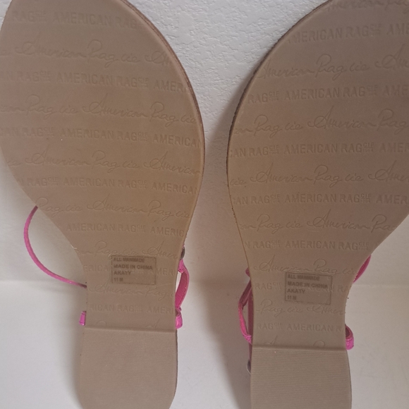 American Rag Pink Sandals with Rhinestones - Picture 4 of 4